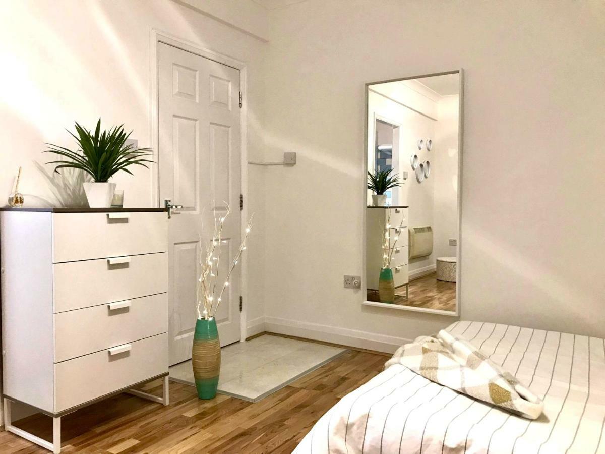 Modern Boutique Studio Apartment Bournemouth Exterior photo